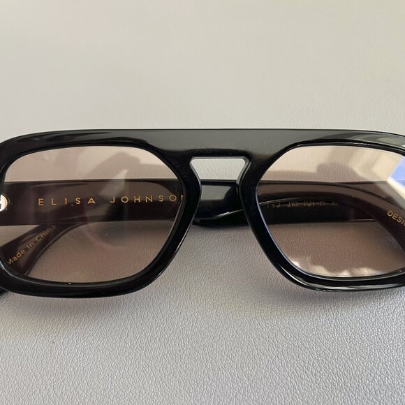 Elisa Johnson Jane Mini in gloss black sunglasses - Picture 2 of 7